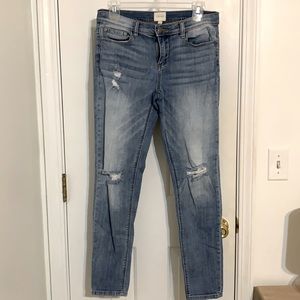 Size 27 id:23 Ripped Straight Leg Jeans